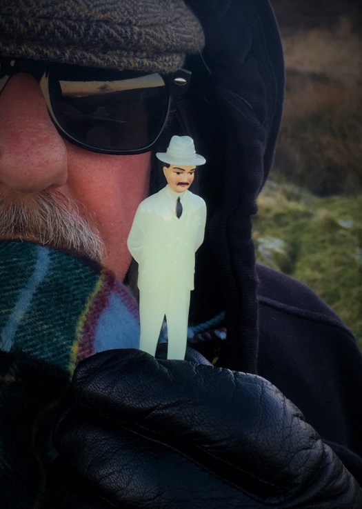 Senor Misterioso in Felder's hand