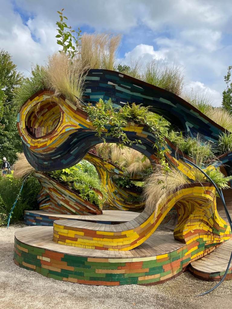 Exceptional plant stand