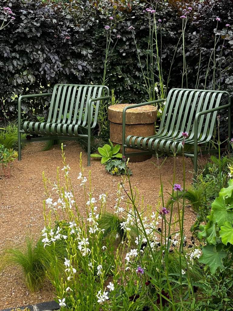 Contemporary metal seats